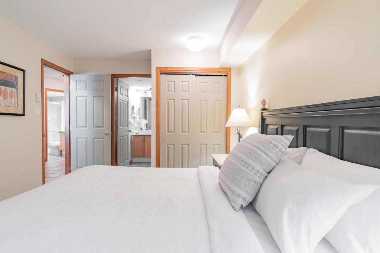 The Best Ski In Ski Out Two Bedroom Condo At Aspens 휘슬러 외부 사진