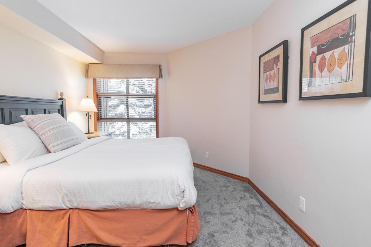 The Best Ski In Ski Out Two Bedroom Condo At Aspens 휘슬러 외부 사진