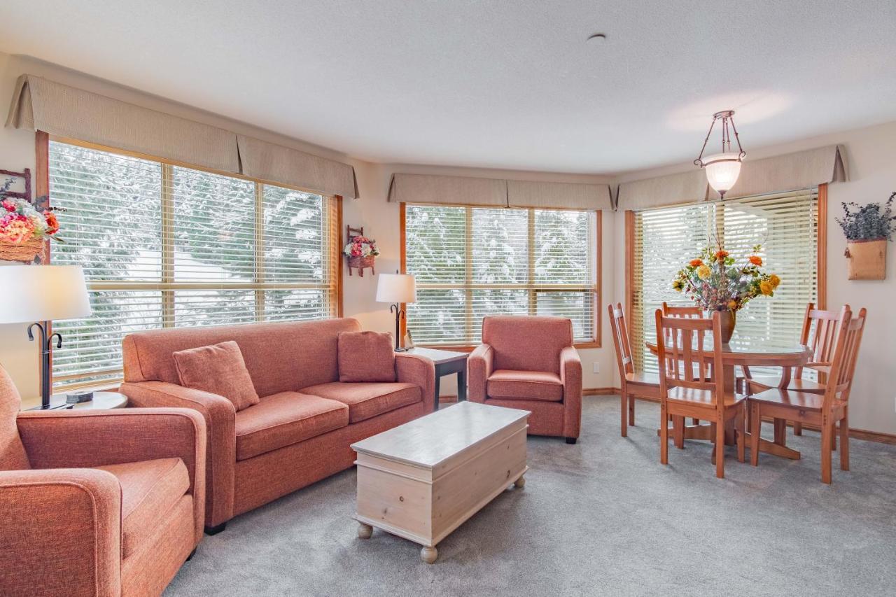 The Best Ski In Ski Out Two Bedroom Condo At Aspens 휘슬러 외부 사진