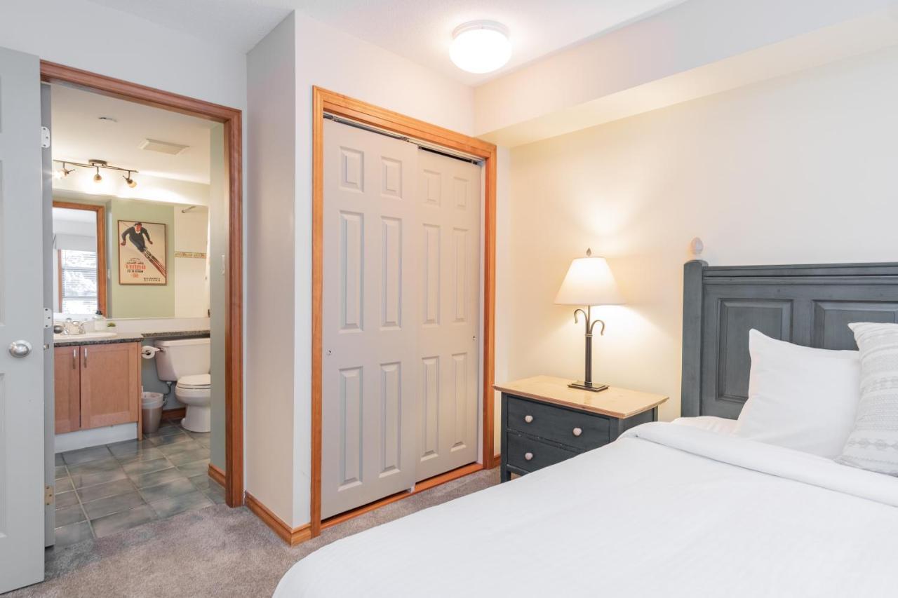 The Best Ski In Ski Out Two Bedroom Condo At Aspens 휘슬러 외부 사진