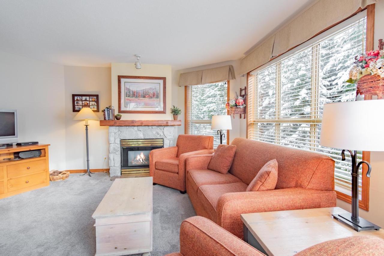 The Best Ski In Ski Out Two Bedroom Condo At Aspens 휘슬러 외부 사진