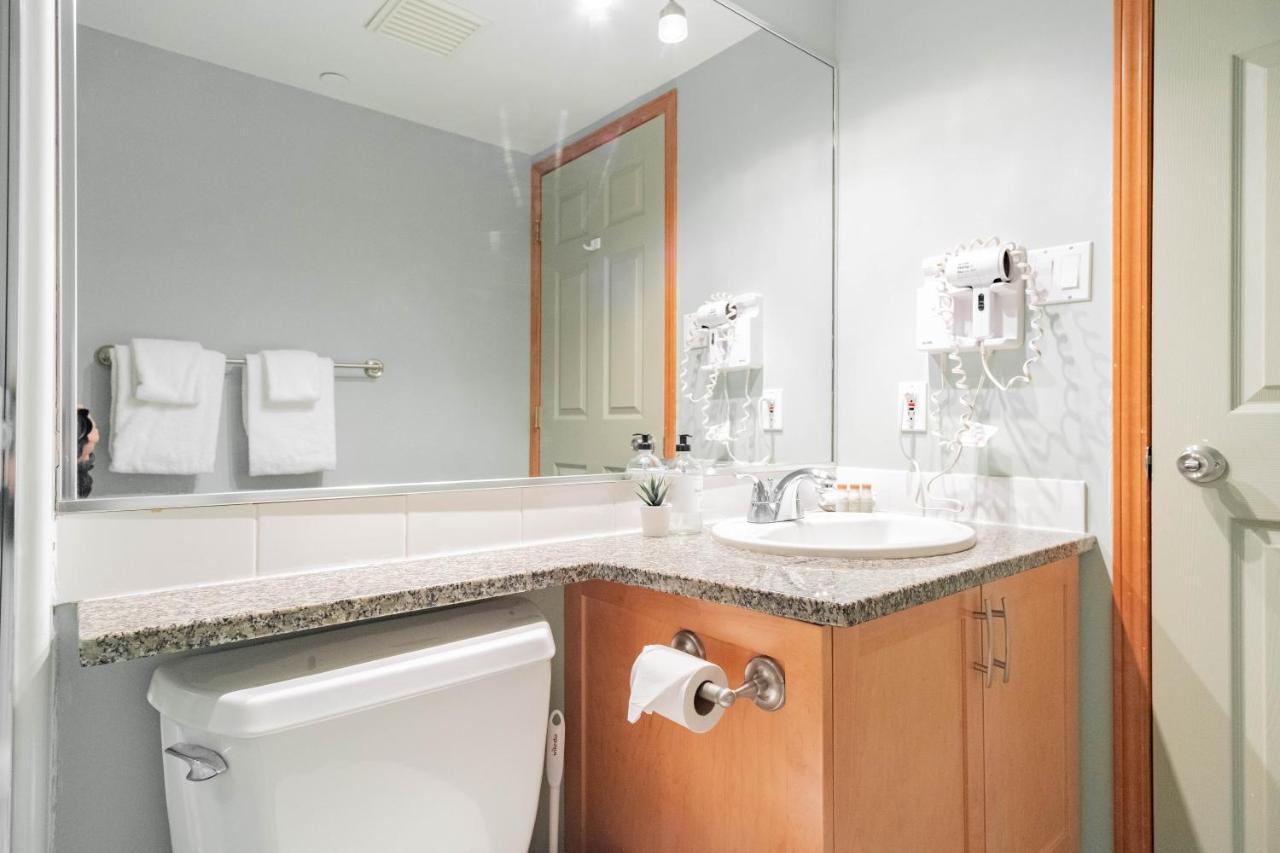 The Best Ski In Ski Out Two Bedroom Condo At Aspens 휘슬러 외부 사진