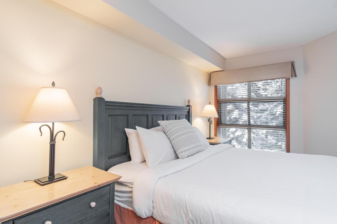 The Best Ski In Ski Out Two Bedroom Condo At Aspens 휘슬러 외부 사진