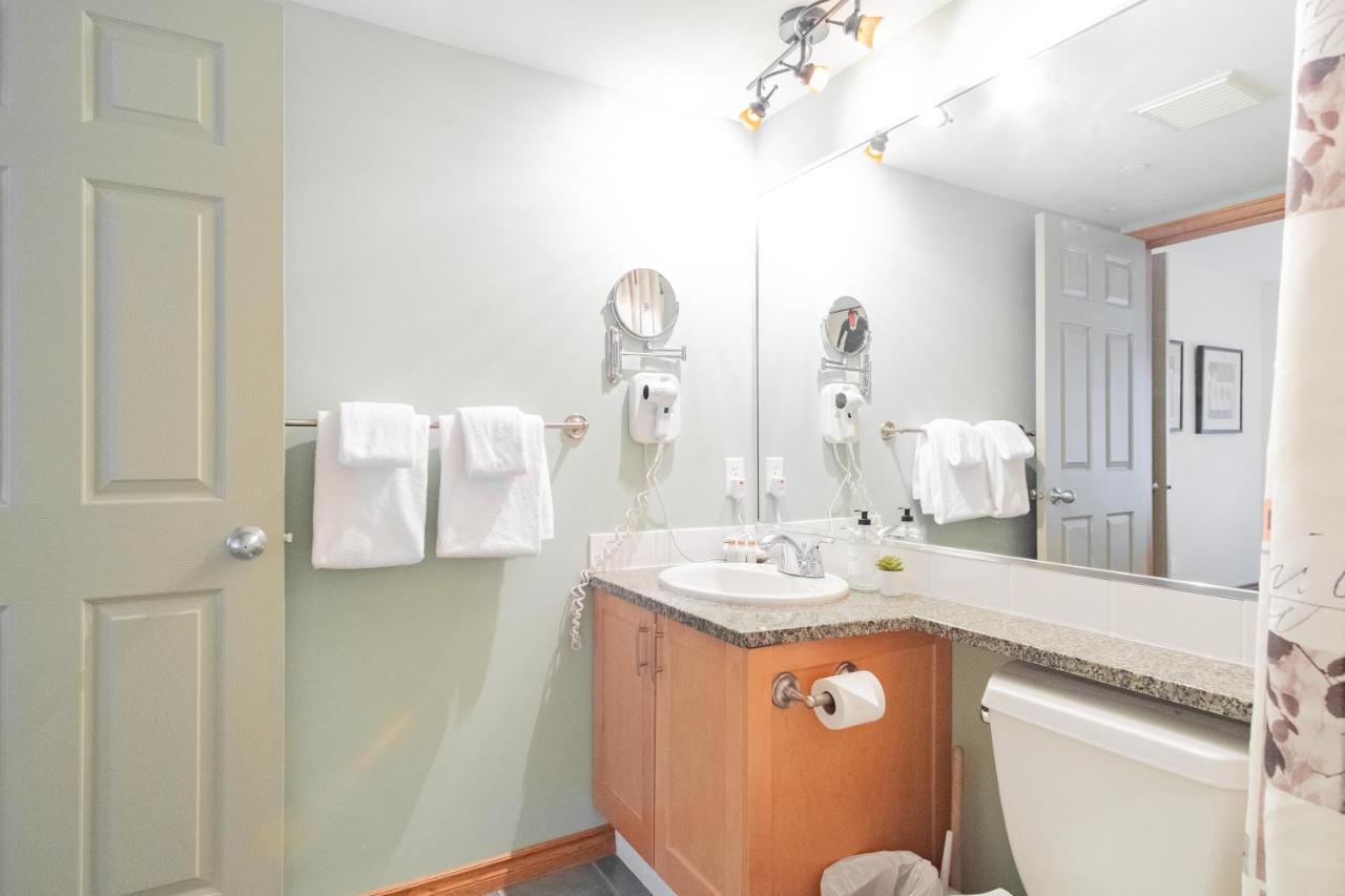 The Best Ski In Ski Out Two Bedroom Condo At Aspens 휘슬러 외부 사진