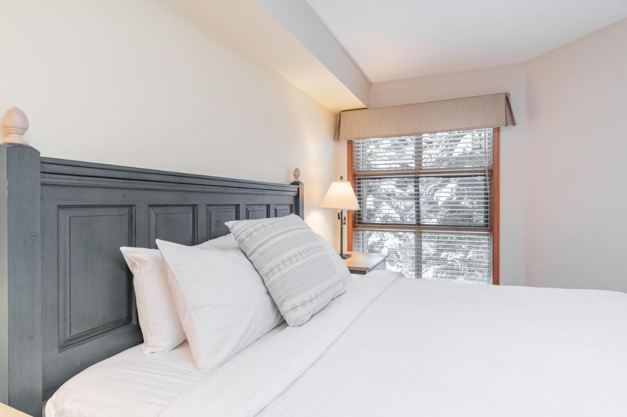 The Best Ski In Ski Out Two Bedroom Condo At Aspens 휘슬러 외부 사진