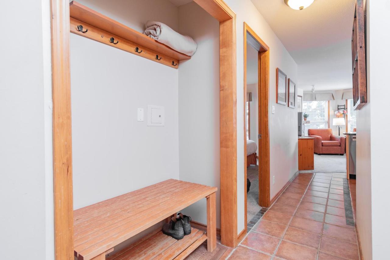 The Best Ski In Ski Out Two Bedroom Condo At Aspens 휘슬러 외부 사진
