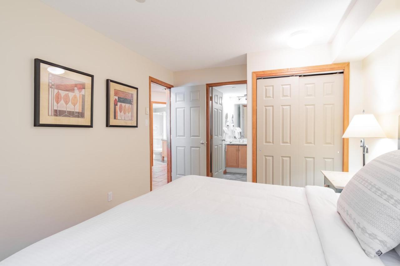 The Best Ski In Ski Out Two Bedroom Condo At Aspens 휘슬러 외부 사진